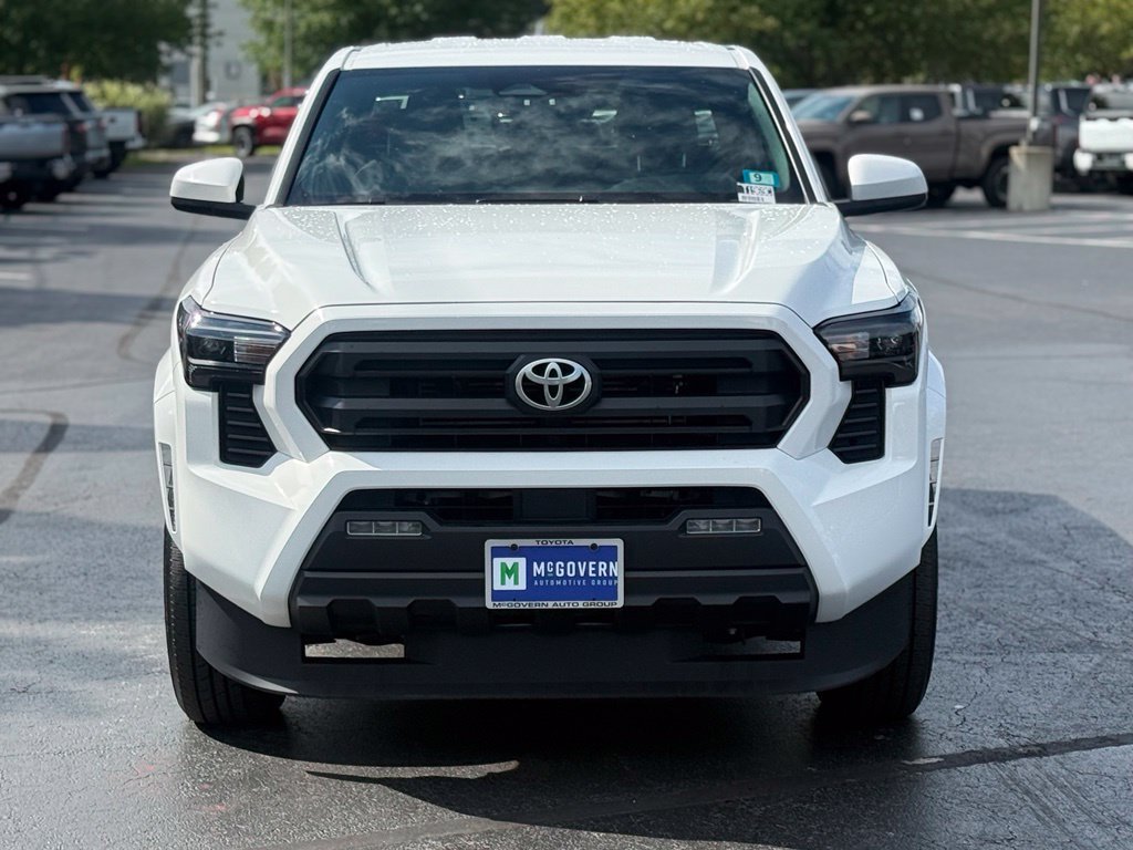Certified 2025 Toyota Tacoma SR5 AWD/4WD image 13