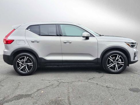 Certified 2025 Volvo XC40 B5 Core image 8