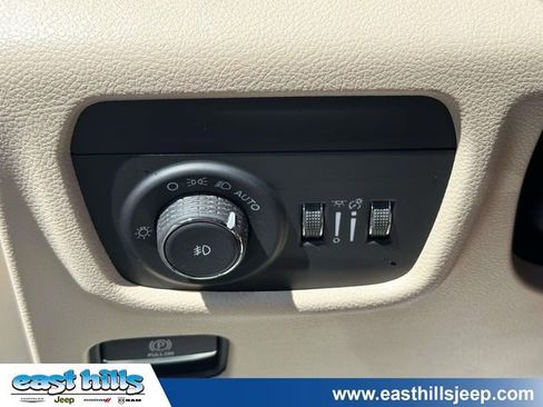 Certified 2025 Jeep Grand Cherokee Limited AWD/4WD image 30