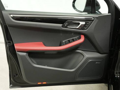 New 2025 Porsche Macan image 25