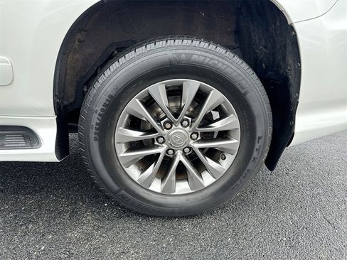 Used 2019 Lexus GX 460 Luxury image 28