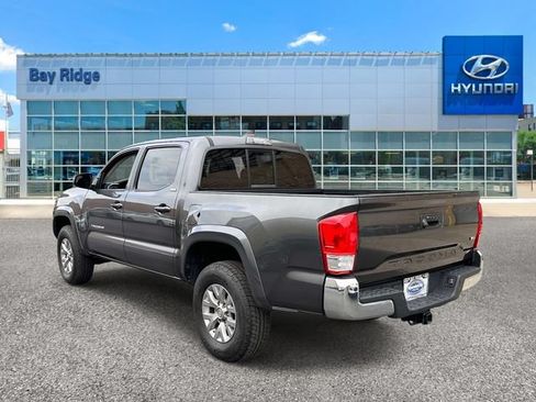 Used 2017 Toyota Tacoma SR5 w/ Tow Package RWD image 7