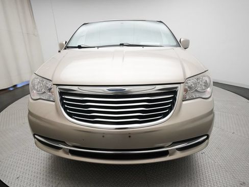 Used 2014 Chrysler Town & Country Touring w/ Driver Convenience Group FWD image 11