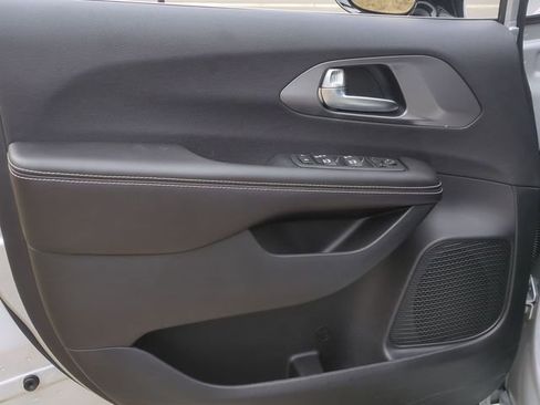 New 2026 Chrysler Voyager LX image 30