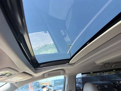 Used 2020 Toyota Sienna XLE Premium FWD image 6