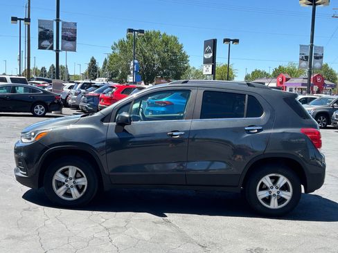 Used 2017 Chevrolet Trax LT w/ LT Convenience Package AWD/4WD image 3