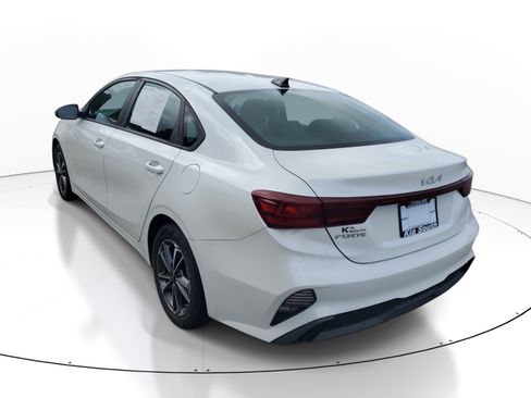 Certified 2022 Kia Forte LXS w/ LXS Technology Package FWD image 4