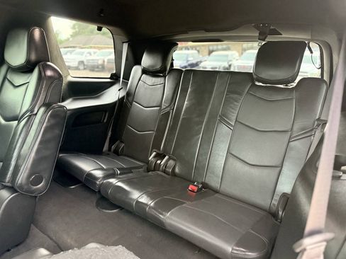 Used 2019 Cadillac Escalade Platinum RWD image 23