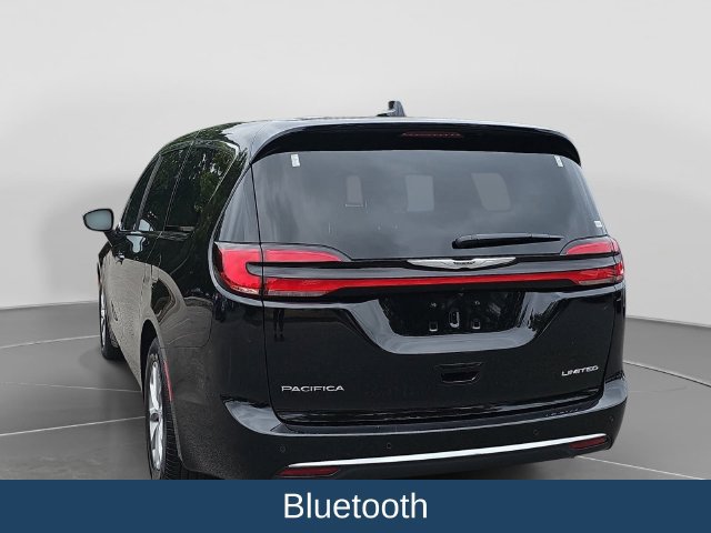 Used 2026 Chrysler Pacifica Limited FWD image 6