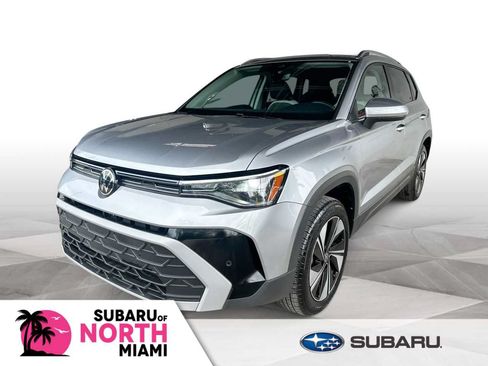 Used 2025 Volkswagen Taos SE AWD/4WD image 1