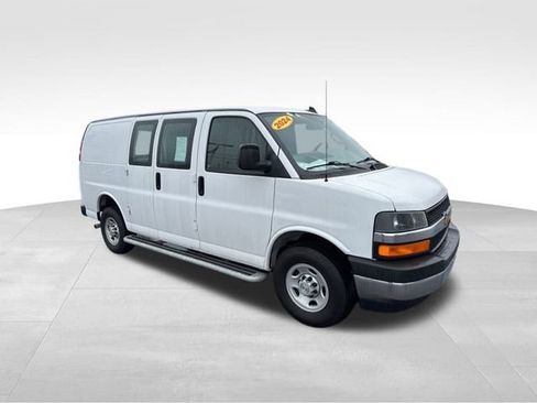 Used 2024 Chevrolet Express 2500 w/ Driver Convenience Package image 3