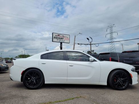 Used 2017 Dodge Charger SE w/ Blacktop Package RWD image 8