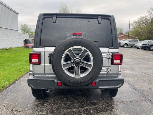 Used 2019 Jeep Wrangler Unlimited Sahara AWD/4WD image 11