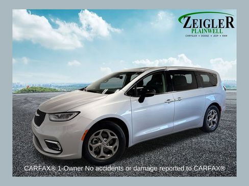 Used 2024 Chrysler Pacifica Limited FWD image 1