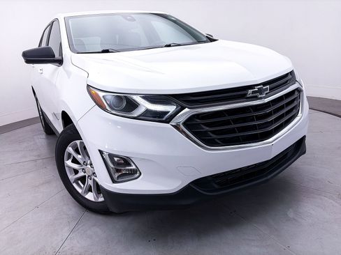 Used 2021 Chevrolet Equinox LS w/ LS Convenience Package FWD image 3