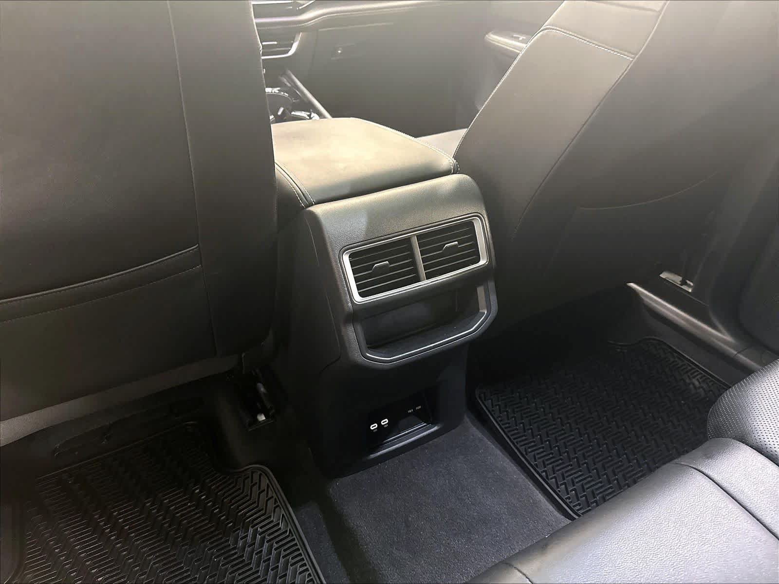 Used 2024 Volkswagen Atlas Cross Sport SE w/ Panoramic Sunroof Package AWD/4WD image 13