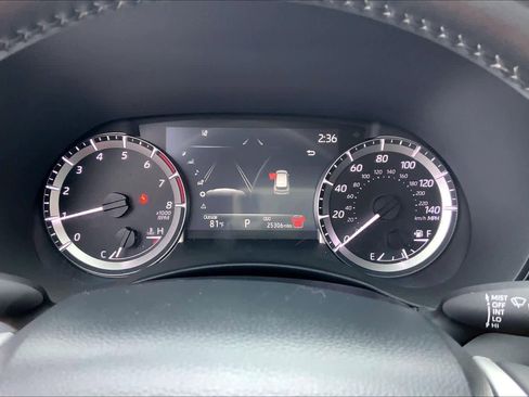 Used 2024 Toyota Highlander LE FWD image 25