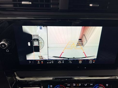 Used 2024 GMC Sierra 2500 AT4 w/ AT4 Premium Plus Package AWD/4WD image 16