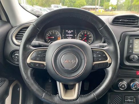 Used 2016 Jeep Renegade Latitude FWD image 16