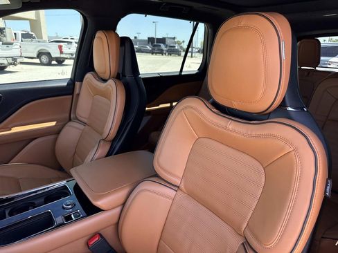 Certified 2025 Lincoln Aviator Black Label w/ Jet Appearance Package AWD/4WD image 21