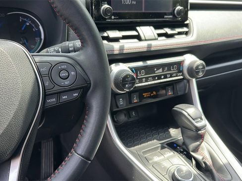 Used 2021 Toyota RAV4 SE image 27