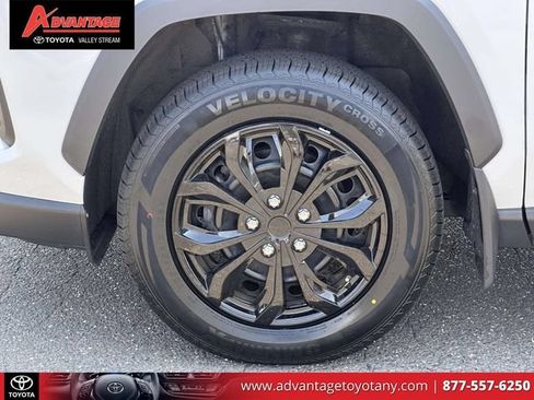 Used 2023 Toyota RAV4 LE AWD/4WD image 11