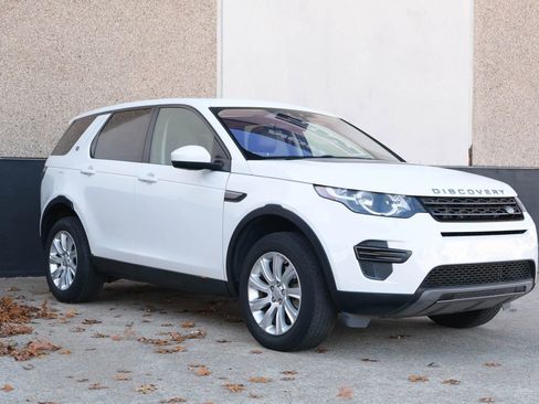 Used 2019 Land Rover Discovery Sport SE image 4
