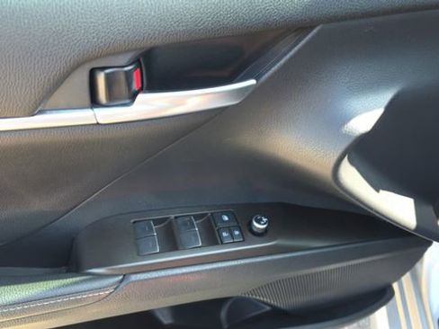 Used 2021 Toyota Camry XSE image 11