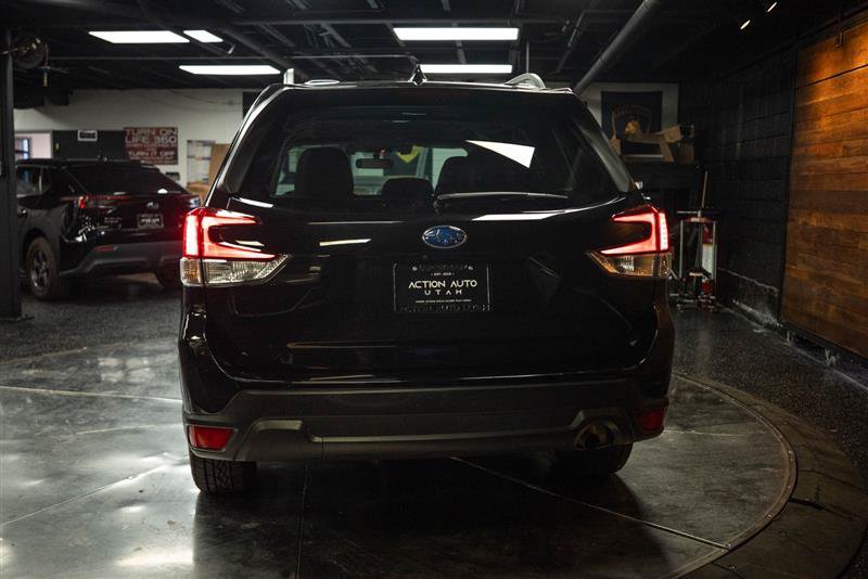 Used 2021 Subaru Forester Premium AWD/4WD image 6