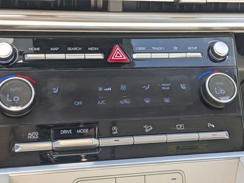 Used 2025 Hyundai Santa Fe SEL FWD image 19