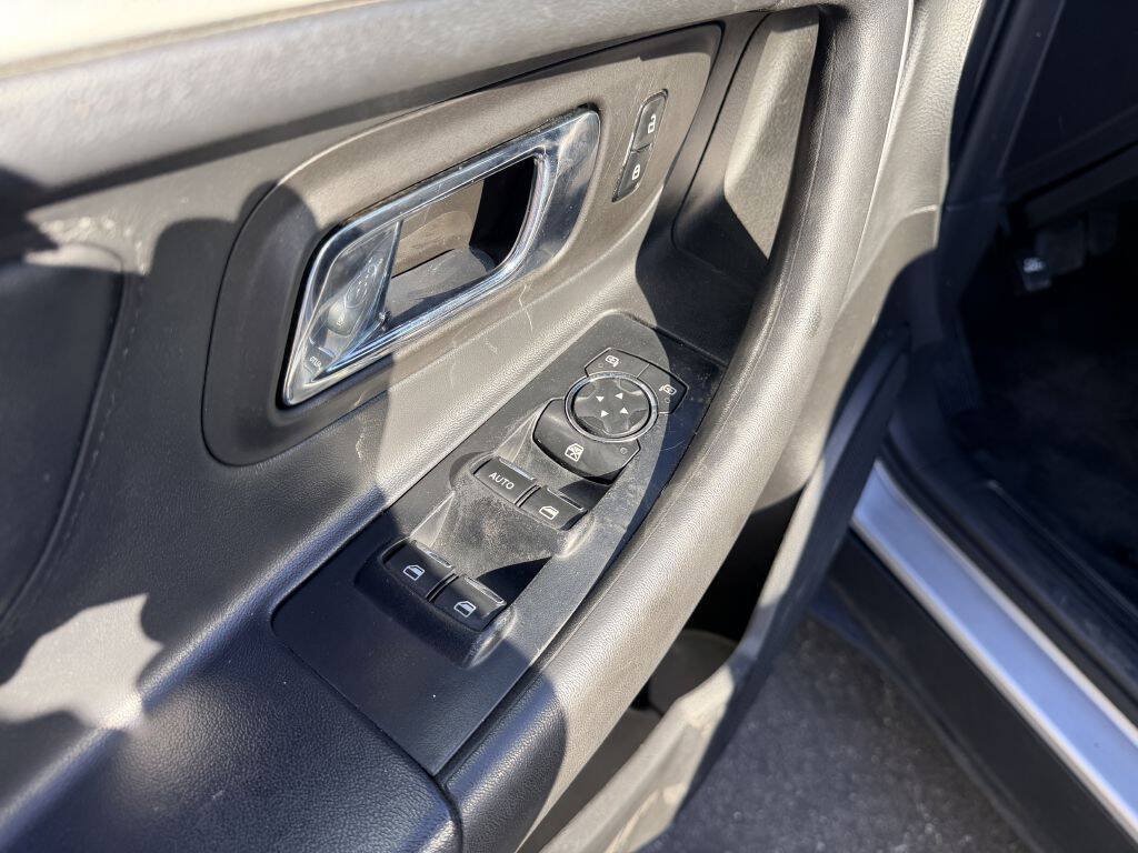Used 2013 Ford Taurus SEL FWD image 7