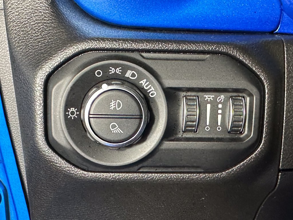 Used 2022 Jeep Gladiator Overland w/ Cold Weather Group AWD/4WD image 19