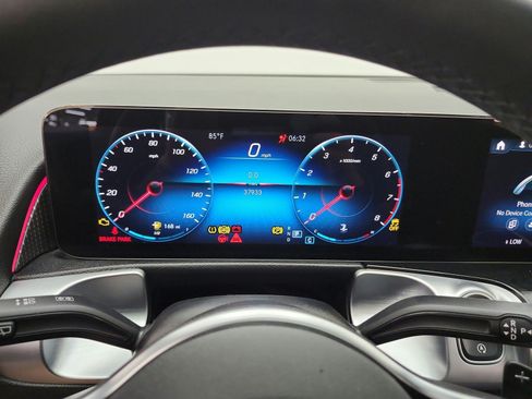 Used 2022 Mercedes-Benz GLB 250 4MATIC image 9