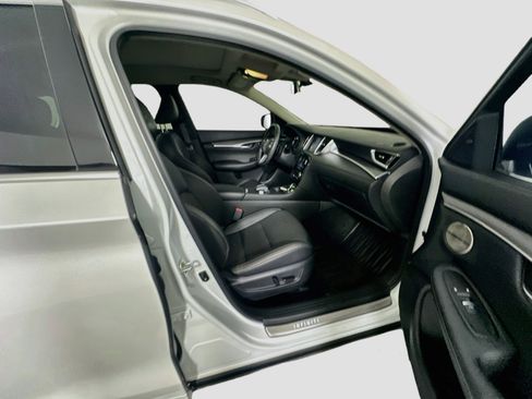 Used 2023 INFINITI QX50 Luxe AWD/4WD image 31