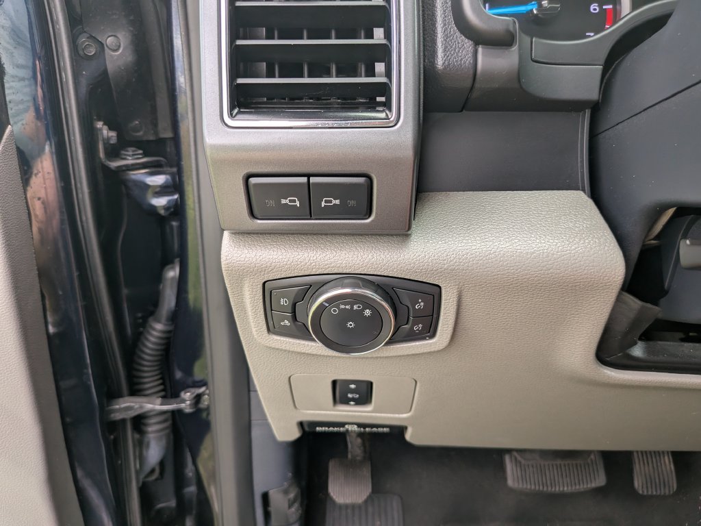 Used 2022 Ford F250 XLT w/ XLT Premium Package AWD/4WD image 30
