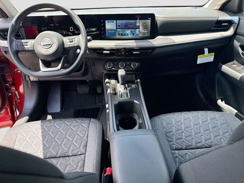 Used 2025 Nissan Kicks SV w/ Charging Package image 19