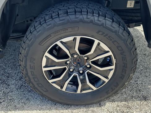 Used 2020 Toyota Tacoma TRD Sport w/ TRD Premium Sport Package AWD/4WD image 7