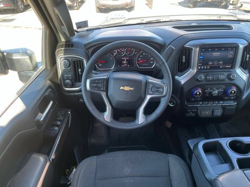 Used 2022 Chevrolet Silverado 2500 LT w/ Convenience Package AWD/4WD image 11