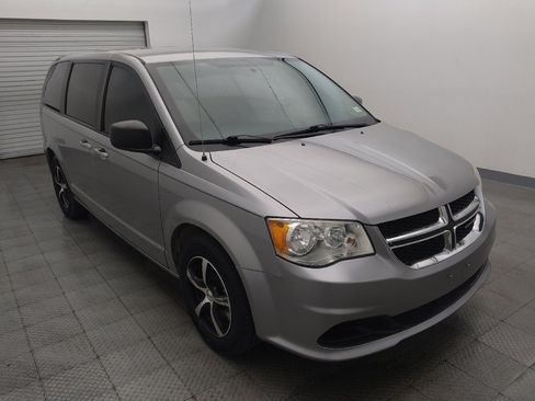 Used 2018 Dodge Grand Caravan SE w/ UConnect Hands-Free Group FWD image 13