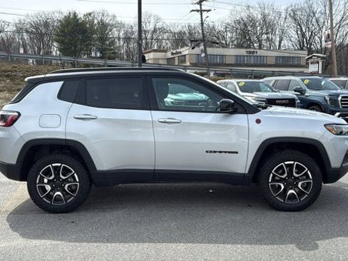 Certified 2025 Jeep Compass Trailhawk w/ Trailhawk Convenience Group AWD/4WD image 5