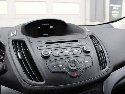 Used 2017 Ford Escape SE image 16