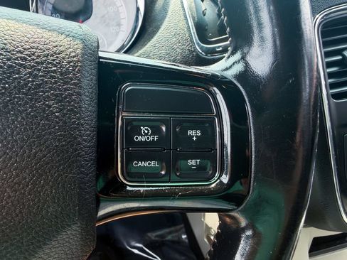 Used 2019 Dodge Grand Caravan SXT FWD image 25