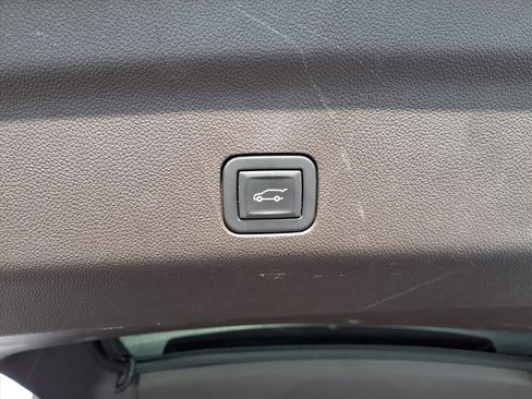 Certified 2023 GMC Yukon SLT w/ SLT Luxury Package image 33