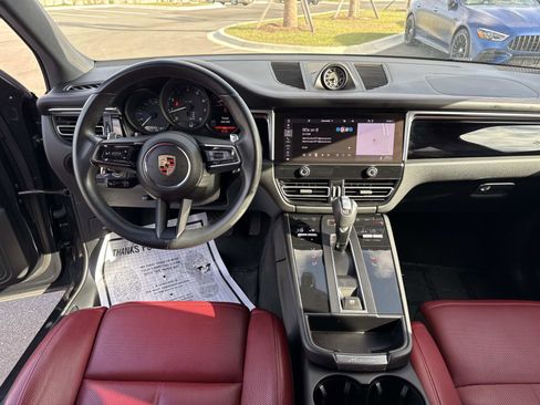 Used 2024 Porsche Macan AWD/4WD image 16