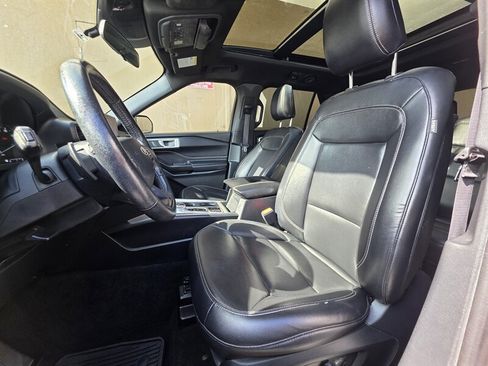 Used 2020 Ford Explorer XLT w/ Equipment Group 202A RWD image 13
