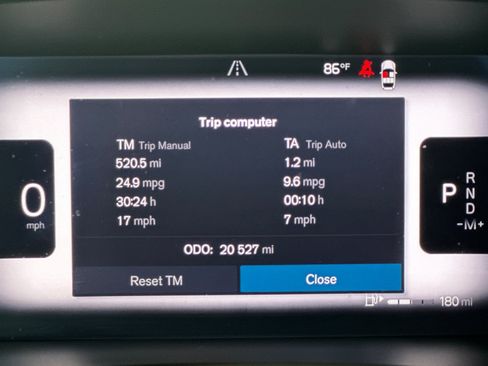 Certified 2025 Volvo XC40 B5 Plus AWD/4WD image 31