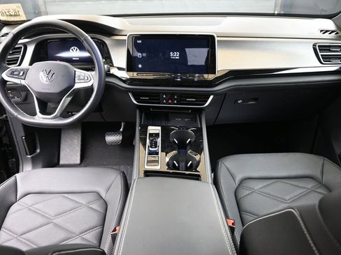 Used 2025 Volkswagen Atlas Cross Sport SE image 18