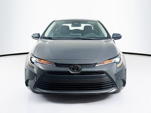Used 2025 Toyota Corolla LE image 2