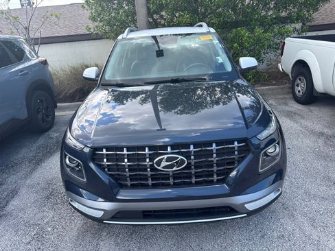 Used 2023 Hyundai Venue Limited FWD image 3