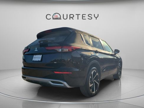 Used 2024 Mitsubishi Outlander SE image 5